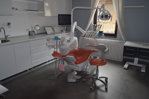 Clinica dentale Bucarest, Turismo Dentale Romania, Implantologia