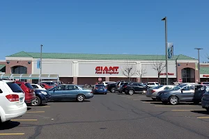 GIANT Food Stores image