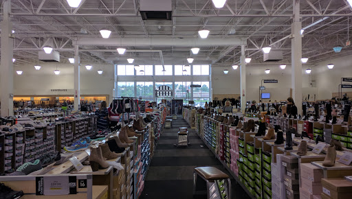 Shoe Store «DSW Designer Shoe Warehouse», reviews and photos, 4039 Richmond Rd, Warrensville Heights, OH 44122, USA
