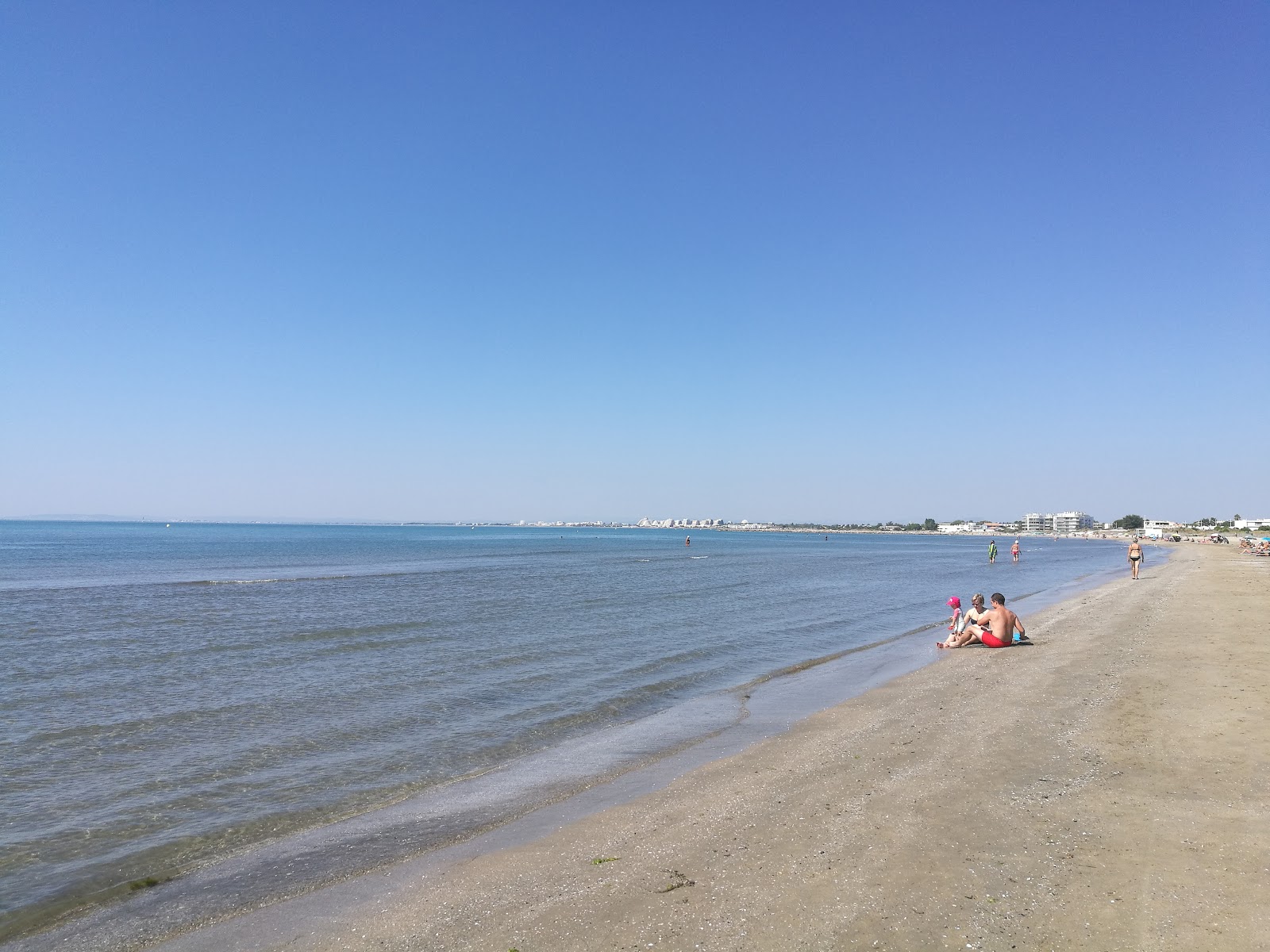 Fotografija Le Grau-du-Roi beach z svetel fin pesek površino