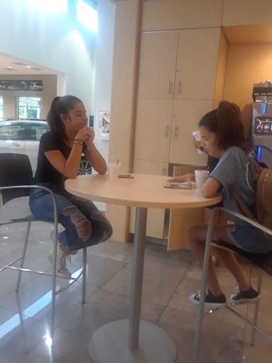 Mercedes Benz Dealer «Mercedes-Benz of Pembroke Pines», reviews and photos, 14199 Pines Blvd, Pembroke Pines, FL 33027, USA