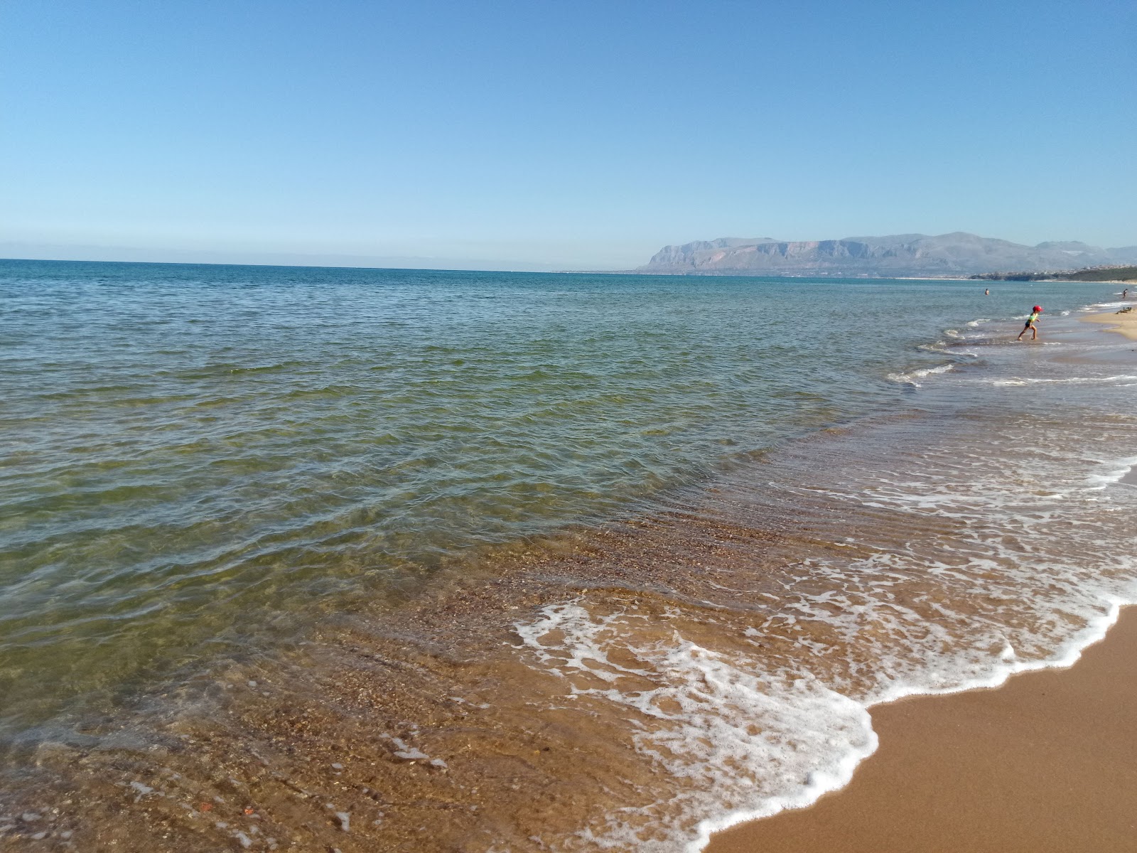 Spiaggia di Alcamo Cove'in fotoğrafı düz ve uzun ile birlikte