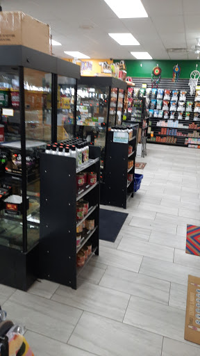 Tobacco Shop «Tundra Smoke Shop», reviews and photos, 2719 S Oneida St, Green Bay, WI 54304, USA