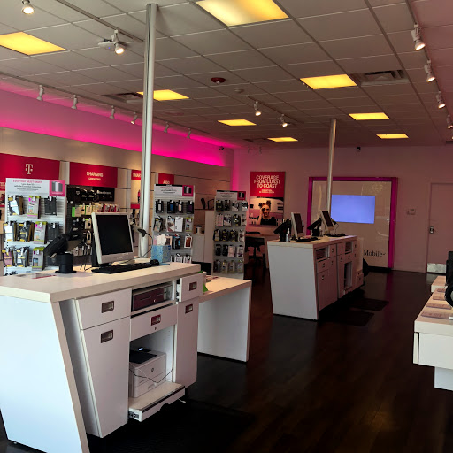 Cell Phone Store «T-Mobile», reviews and photos, 1921 Sheridan Blvd, Edgewater, CO 80214, USA