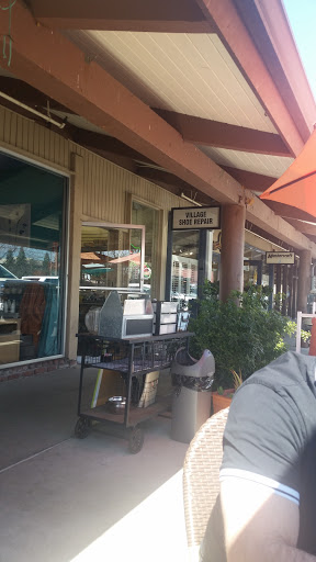 Shopping Mall «Fig Garden Village Shopping Center», reviews and photos, 790 W Shaw Ave, Fresno, CA 93704, USA