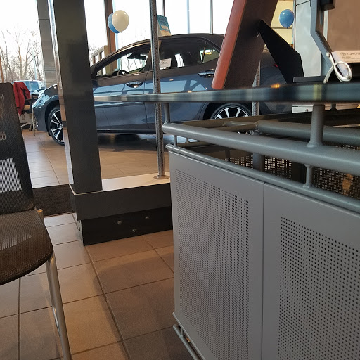 Toyota Dealer «Maplewood Toyota», reviews and photos, 2873 Maplewood Dr, Maplewood, MN 55109, USA
