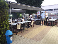 Atmosphère du Restaurant turc Restaurant doydoy (K63 - Kebab & Grillades à La Verpillière - n°4