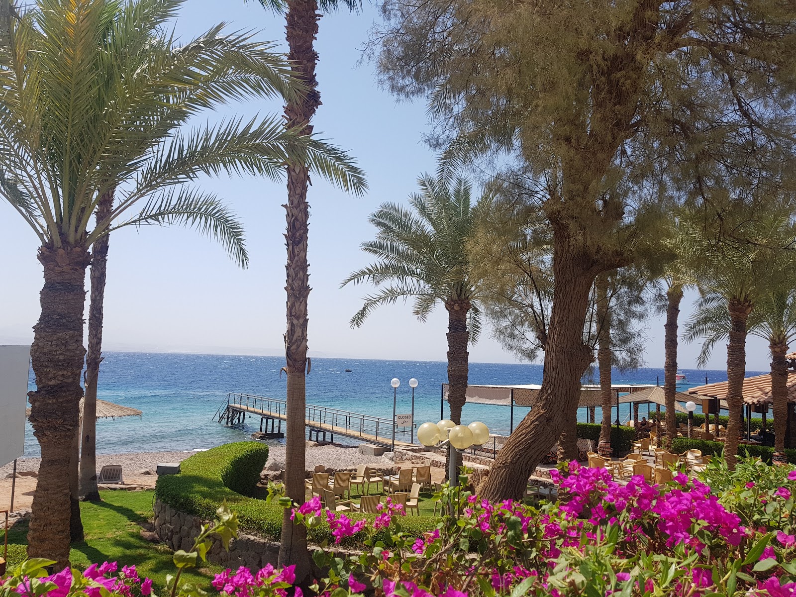 Photo de Movenpick Taba protégé par des falaises