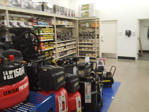 Hardware Store «Harbor Freight Tools», reviews and photos, 1640 75th St, Downers Grove, IL 60516, USA