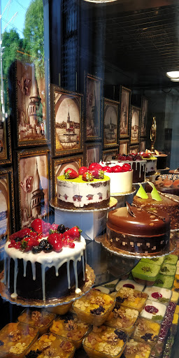 Custom cakes in Istanbul