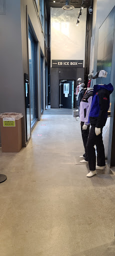 Clothing Store «Eddie Bauer», reviews and photos, 4047 Gramercy St, Columbus, OH 43219, USA