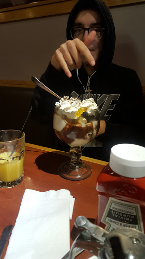 Family Restaurant «Colonial Cafe - St Charles East», reviews and photos, 1625 E Main St, St Charles, IL 60174, USA