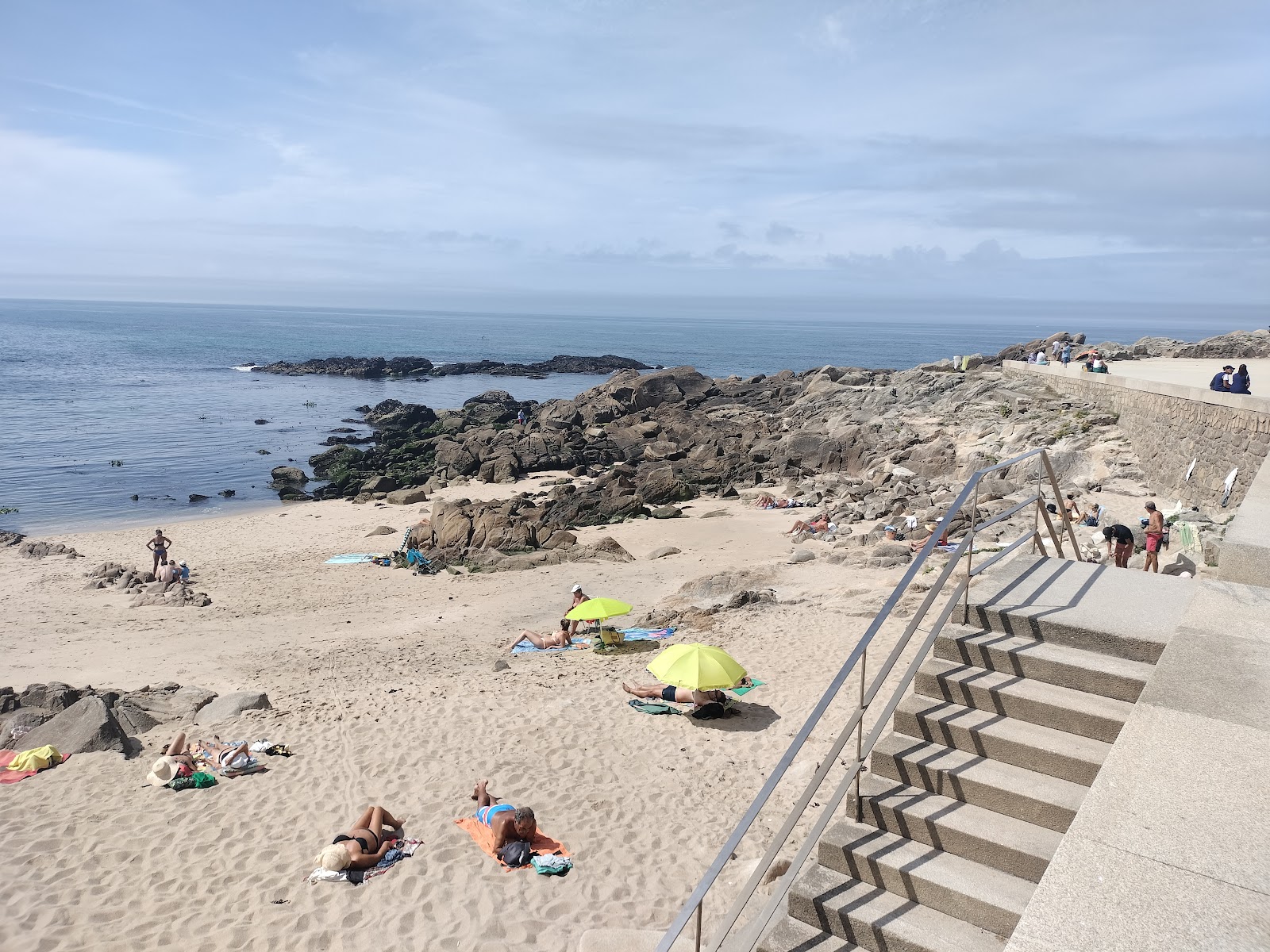 Praia da Senhora da Guia'in fotoğrafı - rahatlamayı sevenler arasında popüler bir yer