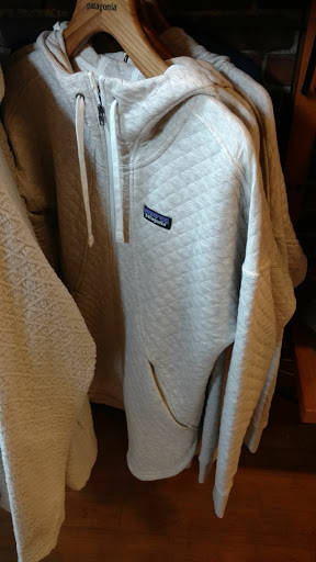Clothing Store «Patagonia Boston», reviews and photos, 346 Newbury St, Boston, MA 02115, USA