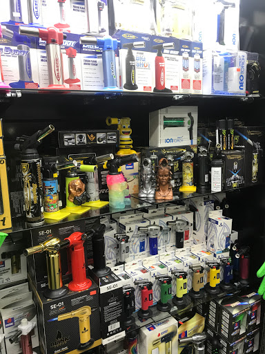 Tobacco Shop «The Hub Smoke Shop & Gifts», reviews and photos, 6410 N Oak Trafficway, Kansas City, MO 64118, USA