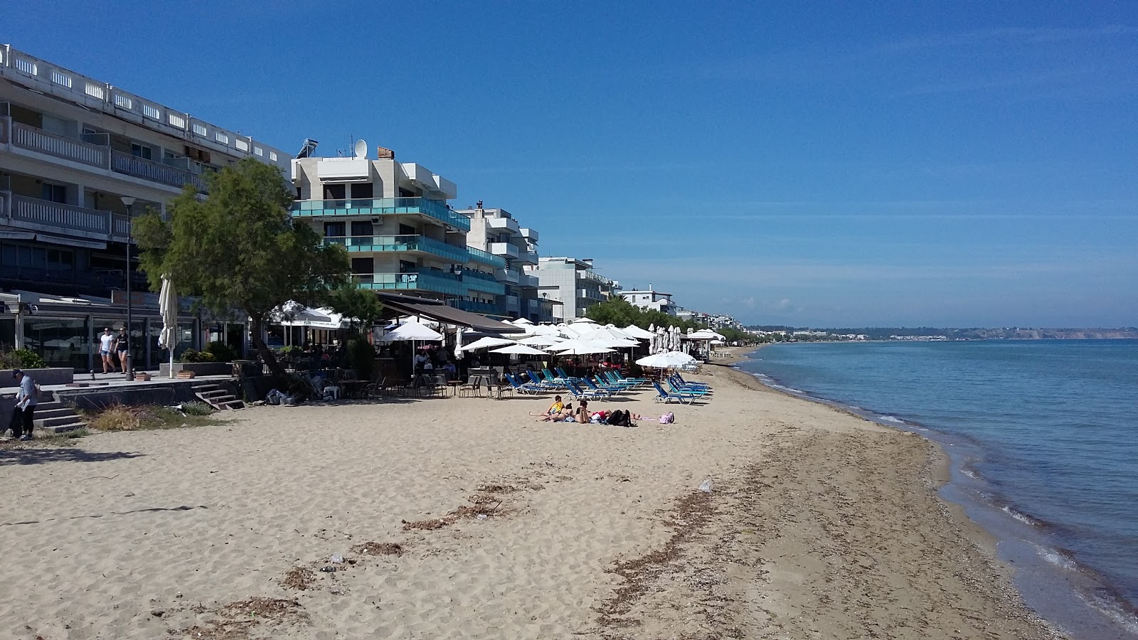 Foto von Mikra beach II mit beiger sand Oberfläche