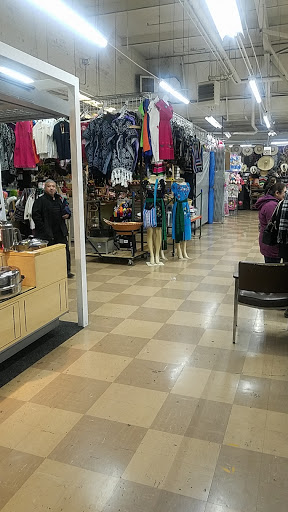 Flea Market «Fox Valley Flea Market», reviews and photos, 840 N State St, Elgin, IL 60123, USA