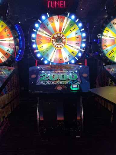 Sports Bar «Dave & Busters», reviews and photos