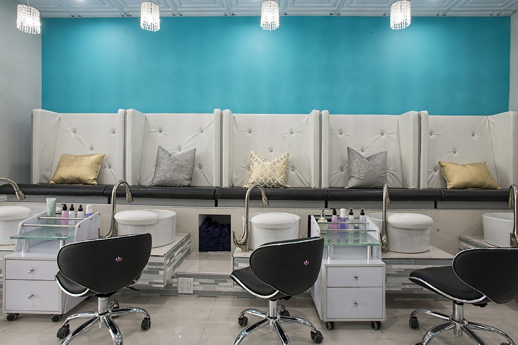 Luxuria Nail Bar 10583