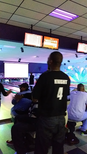 Bowling Alley «Hall of Fame Silver Lanes», reviews and photos, 748 Silver Ln, East Hartford, CT 06118, USA