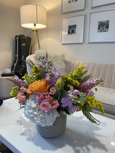 Florist «King florist of Austin», reviews and photos, 1806 W Koenig Ln, Austin, TX 78756, USA