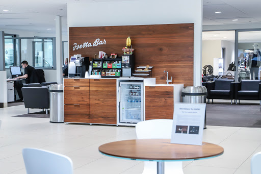 BMW Dealer «Chapman BMW On Camelback», reviews and photos, 830 E Camelback Rd, Phoenix, AZ 85014, USA