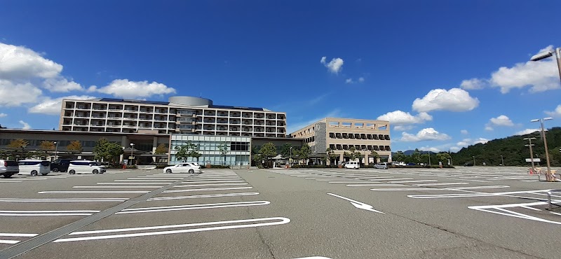 豊岡病院駐車場