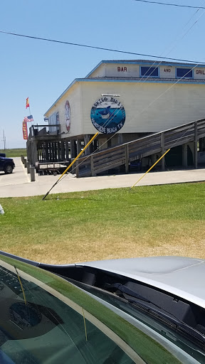 Bar & Grill «Sharkies On The Beach Bar & Grill», reviews and photos, 10 Surf Dr, Surfside Beach, TX 77541, USA
