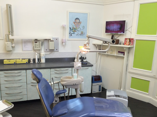 Anniesland Cross Dental Practice - Dentist