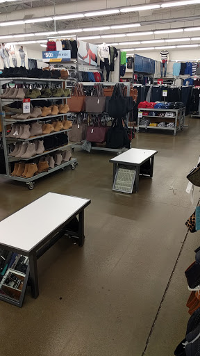 Clothing Store «Old Navy», reviews and photos, 6711 Frontier Dr, Springfield, VA 22150, USA