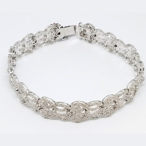 Jewelry Store «Saatchi Jewelry», reviews and photos, 4545 Austin Blvd, Island Park, NY 11558, USA