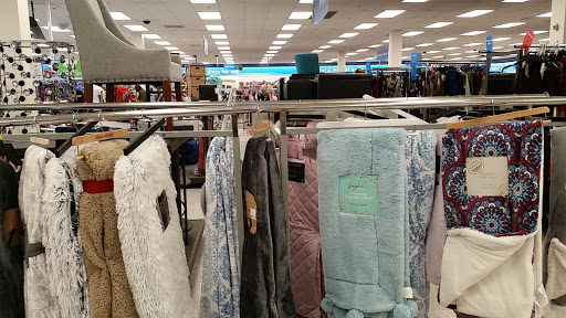 Clothing Store «Ross Dress for Less», reviews and photos, 2201 S Interstate 35 E, Denton, TX 76205, USA