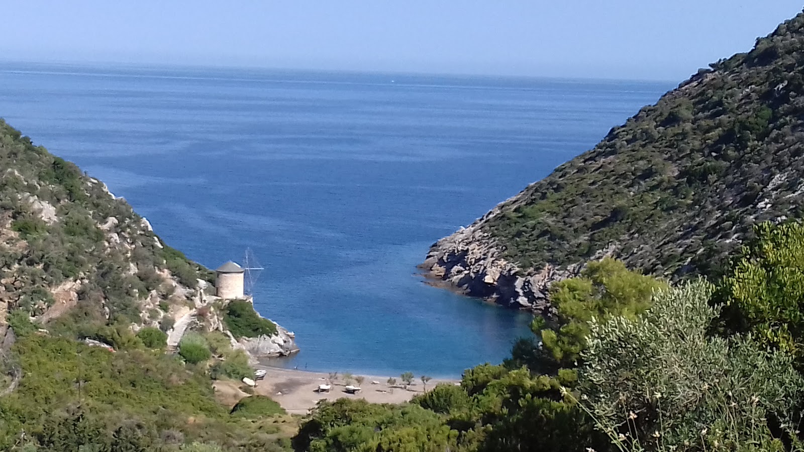 Yialia beach'in fotoğrafı - rahatlamayı sevenler arasında popüler bir yer