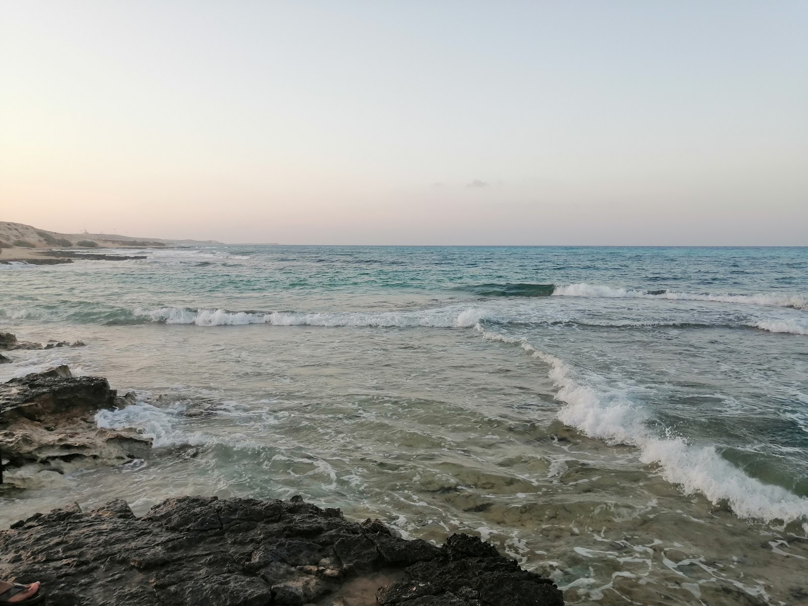 Foto af Ras El Hikma Beach med høj niveau af renlighed