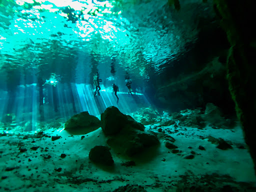 Diving Island Búvárközpont