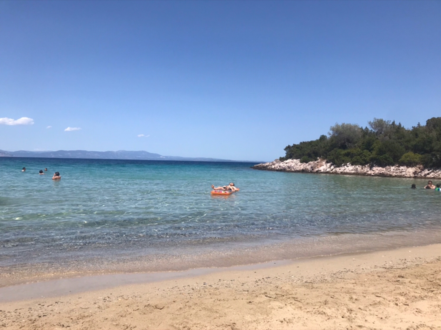 Photo de Moulas Beach avec l'eau cristalline de surface