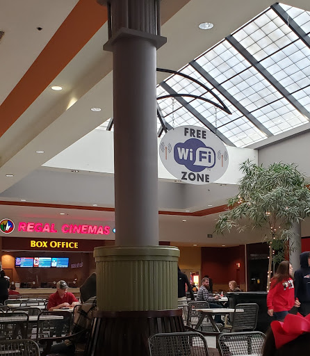 Movie Theater «Regal Cinemas Independence Mall 14 & RPX», reviews and photos, 101 Kingston Collection Way, Kingston, MA 02364, USA