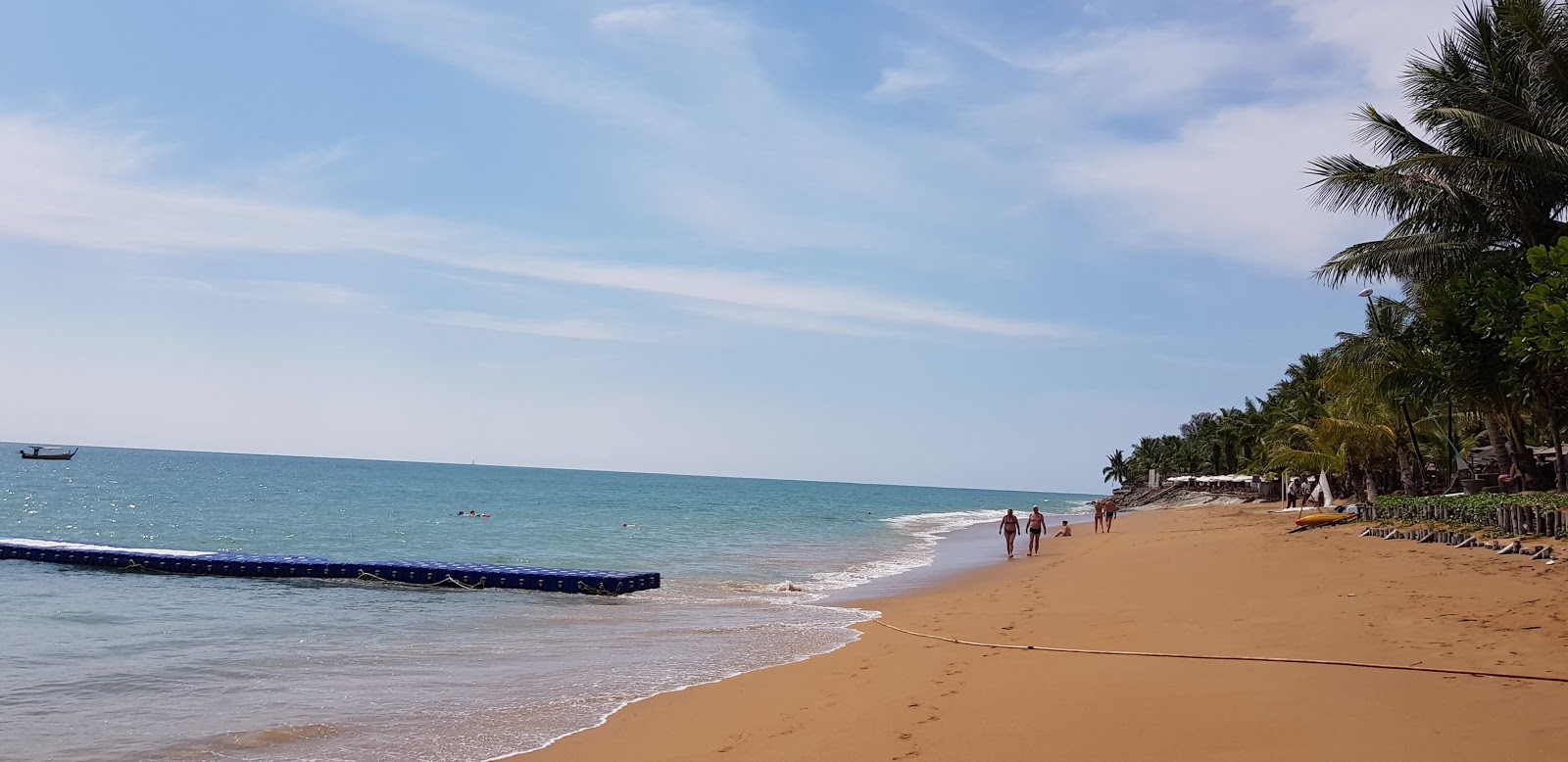 Zdjęcie Bang Niang Beach z powierzchnią turkusowa woda