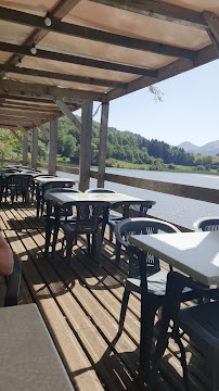 Atmosphère du Restaurant Auberge du Lac des Cascades à Cheylade - n°4