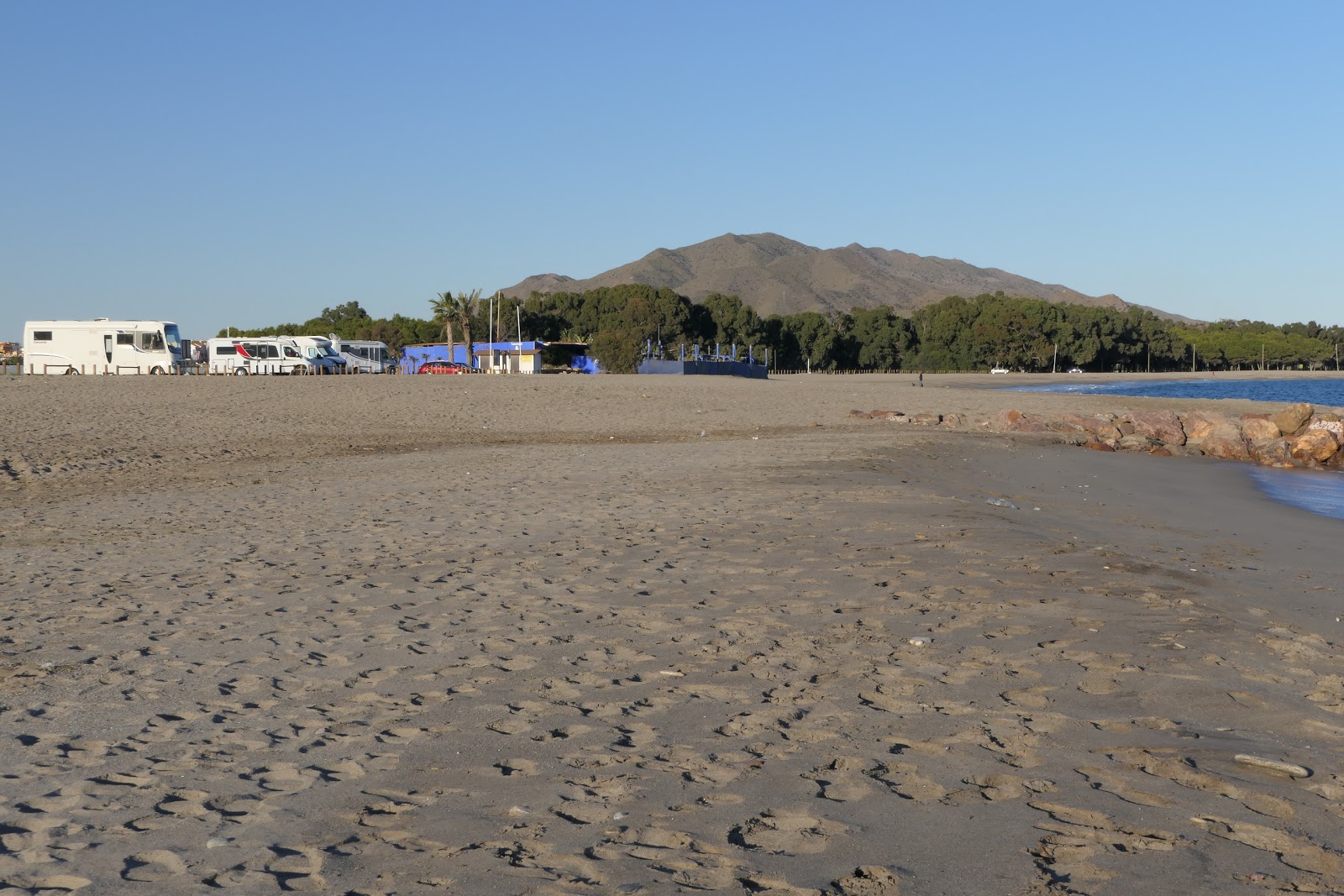 Foto di Playa de Quitapellejos con parzialmente pulito livello di pulizia