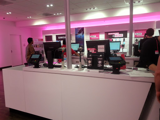 Cell Phone Store «T-Mobile», reviews and photos, 3320 Wheaton Way, Bremerton, WA 98310, USA