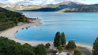 AVIA à Riez