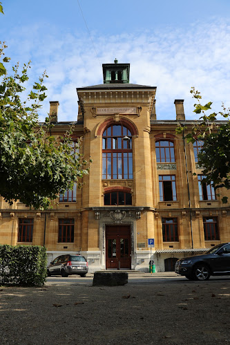 Lycée Jean-Piaget - Schule