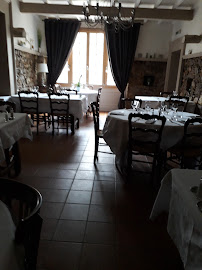 Atmosphère du Restaurant français Auberge du Vieux Moulin à Montvendre - n°10