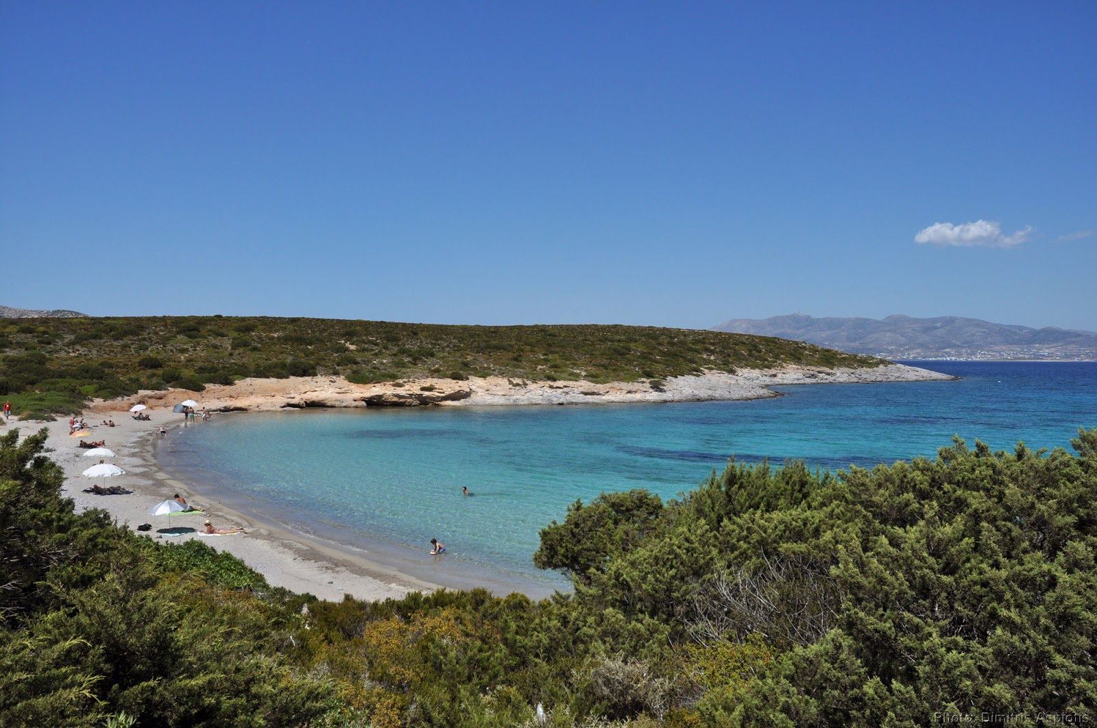 Foto di Paralia Sostis con una superficie del sabbia beige e ciottoli