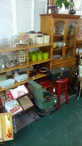 Flea Market «Unique Treasures Of Madison», reviews and photos, 1620 Athens Hwy, Madison, GA 30650, USA