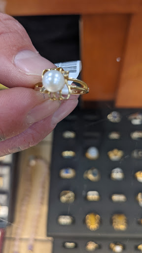 Pawn Shop «Coastal Trading & Pawn», reviews and photos, 262 St John St, Portland, ME 04102, USA