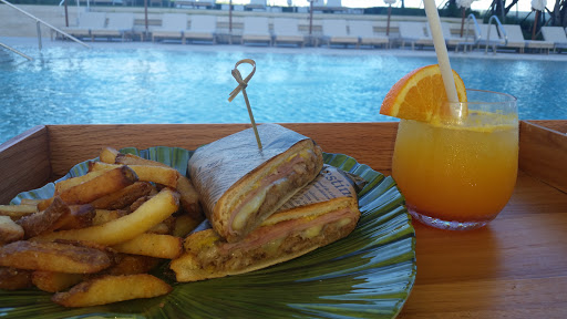 Luxury Hotel «Four Seasons Hotel at The Surf Club, Surfside, Florida», reviews and photos, 9101 Collins Ave, Surfside, FL 33154, USA