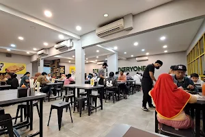 Waroeng Steak & Shake Cempaka Putih Jakarta image