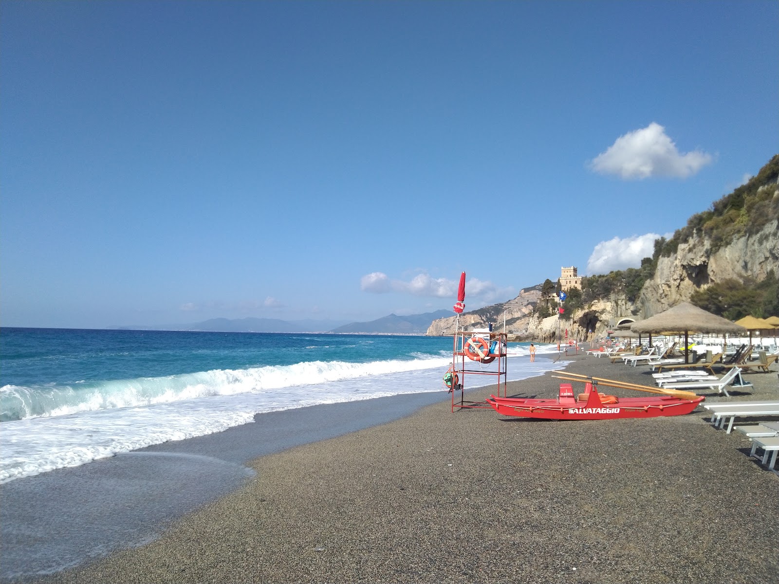 Foto van Spiaggia libera del Castelletto met ruim strand